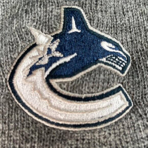 NHL Vancouver Canuck Logo Acrylic Knit Toque + Scarf Set (2 pce) Blk Gray OS - Picture 4 of 8